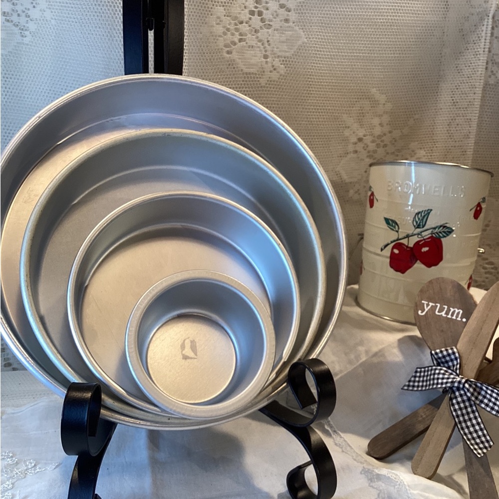 Wilton Round 4 pc Decorator Preferred Cake Wedding Baking Pans - 3.5” 6” 8” 10”